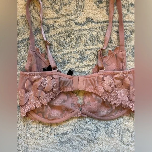 Victoria’s Secret Floral Unlined Deep Plunge Underwire Bra Pale Pink size 34 DD - Picture 11 of 12